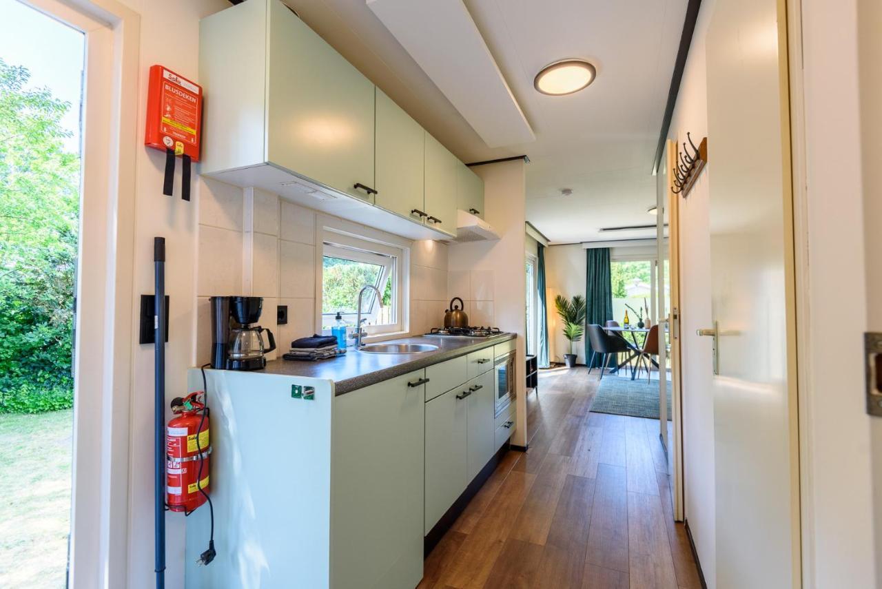 Chalet Met Eigen Tuin Aan De Veluwse Bosrand Putten Buitenkant foto