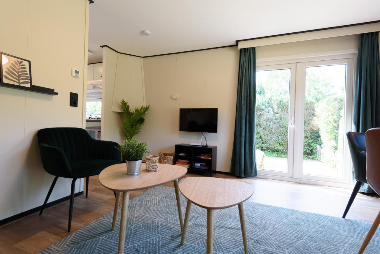 Chalet Met Eigen Tuin Aan De Veluwse Bosrand Putten Buitenkant foto