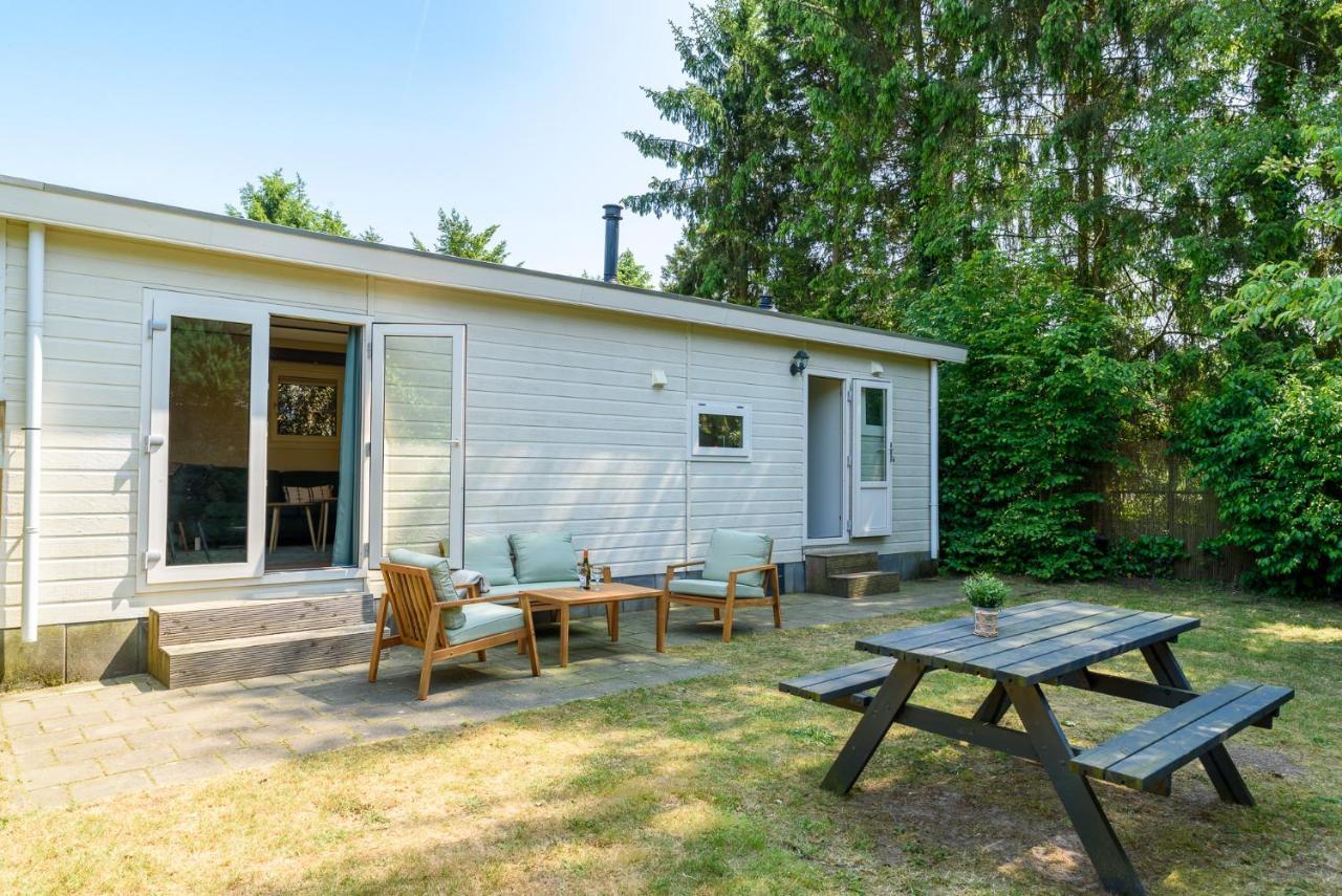 Chalet Met Eigen Tuin Aan De Veluwse Bosrand Putten Buitenkant foto